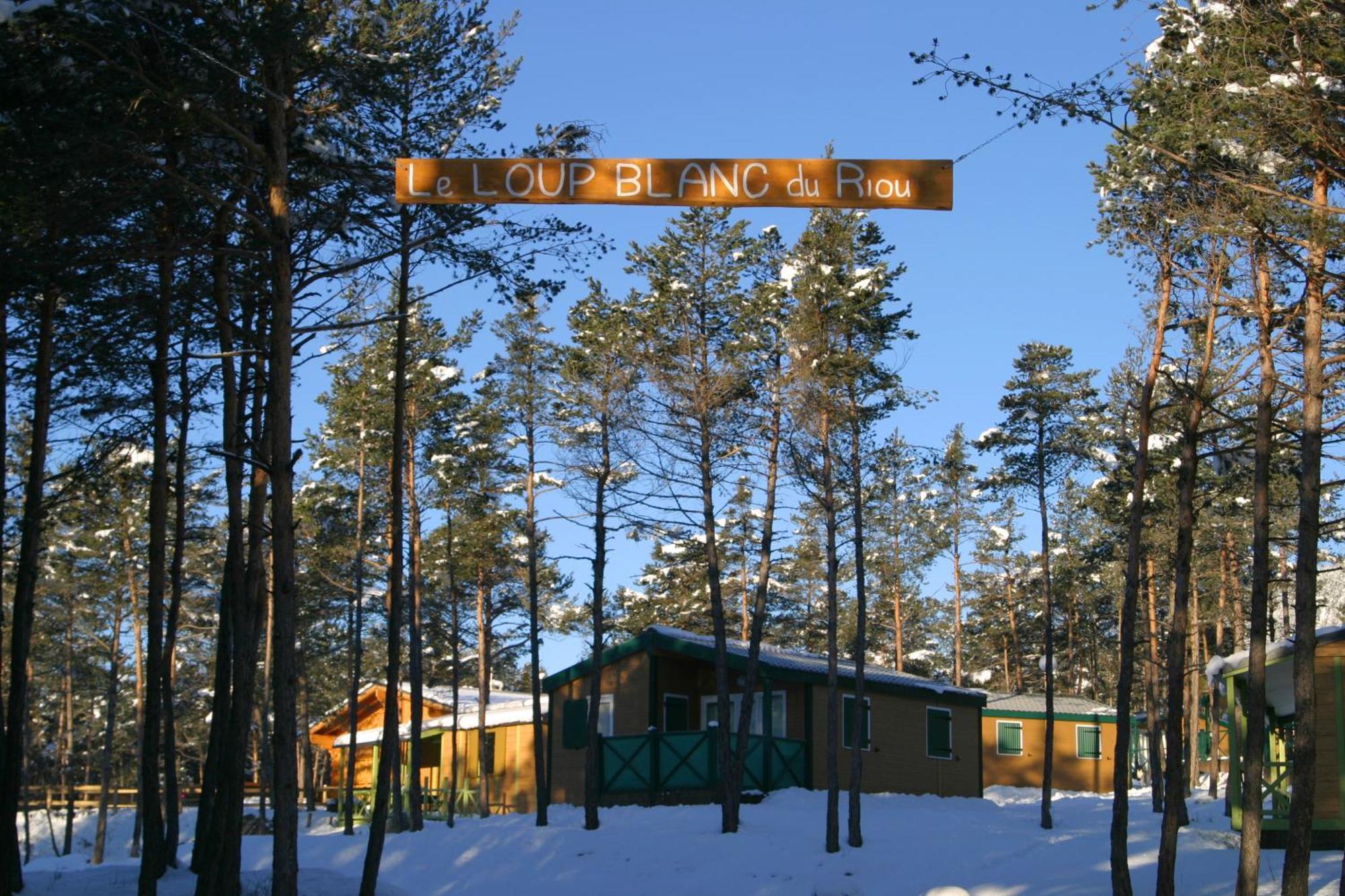 Parc Residentiel De Loisir : Le Loup Blanc Du Riou Hotel Barcelonnette Exterior photo