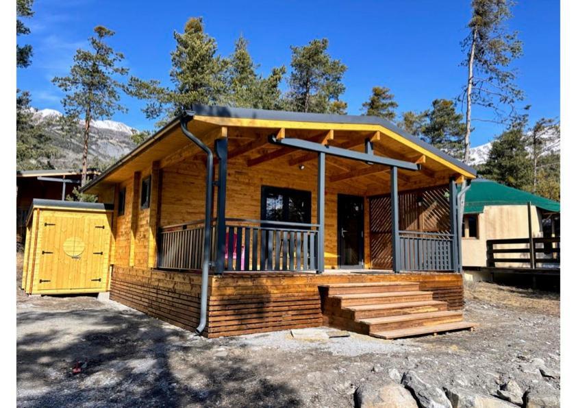 Parc Residentiel De Loisir : Le Loup Blanc Du Riou Hotel Barcelonnette Exterior photo