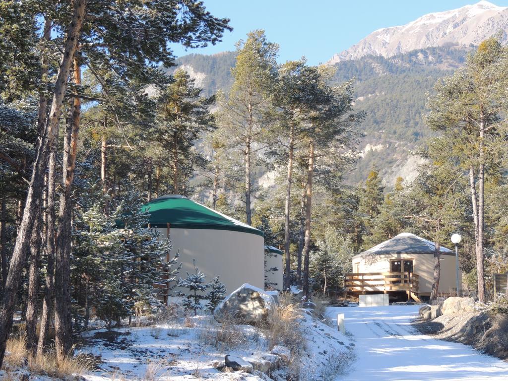 Parc Residentiel De Loisir : Le Loup Blanc Du Riou Hotel Barcelonnette Exterior photo